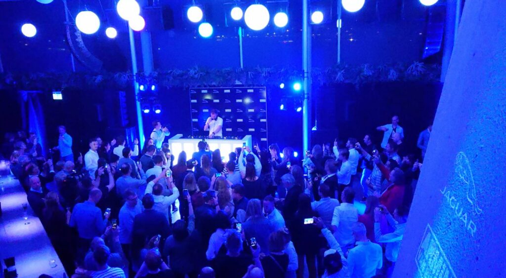 Pipe & Drape Backdrop stage podium huren Sound2Light