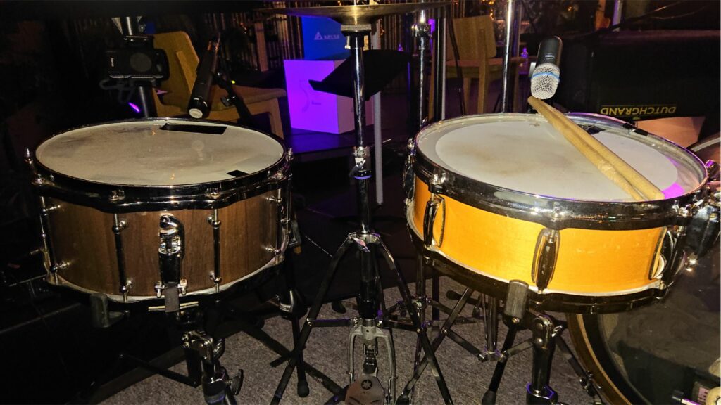 Drumstel Microfoons Versterking SoundLight Backline Huren