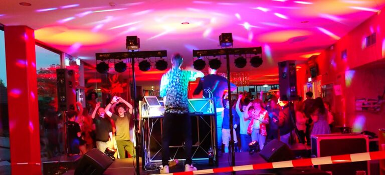 Schoolfeest DJ Drive In Show School Event
