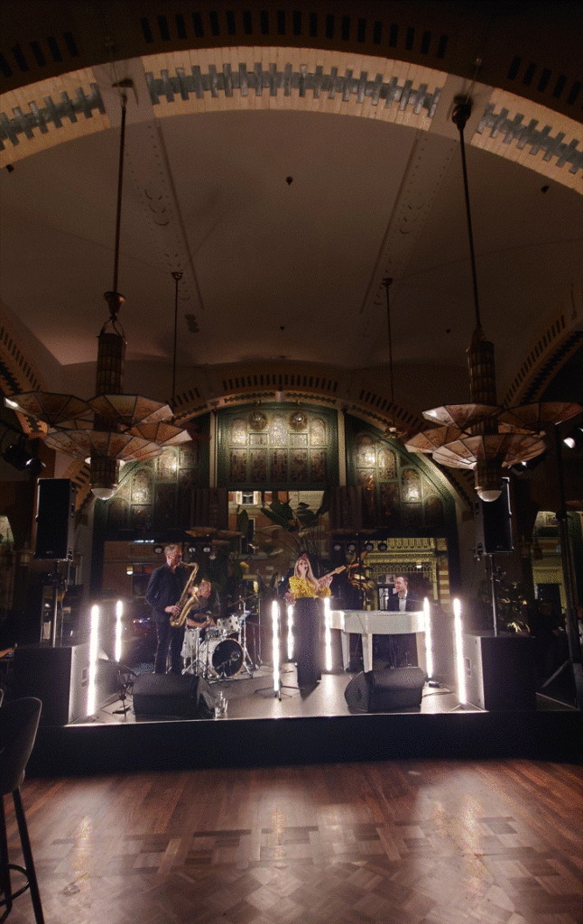 Entertainment inhuren Band Born Sanders Americain met Dotz en Astera Led Pixeltubes feestverlichting