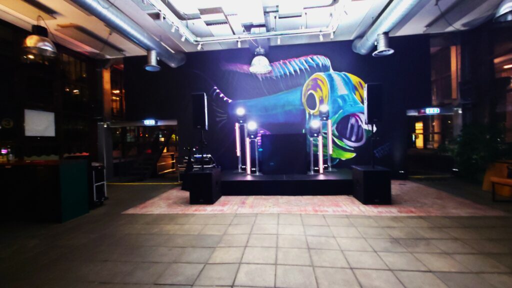 IJKANTINE Sound2Light DJ deluxe stage Grote Geluidsinstallatie