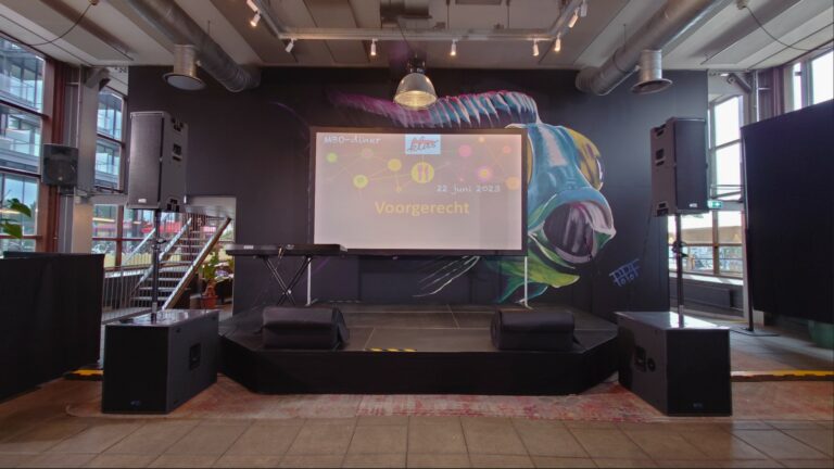 School Event MBO Diner Podium 5x3 Projectiescherm met beamer Geluidsinstallatie