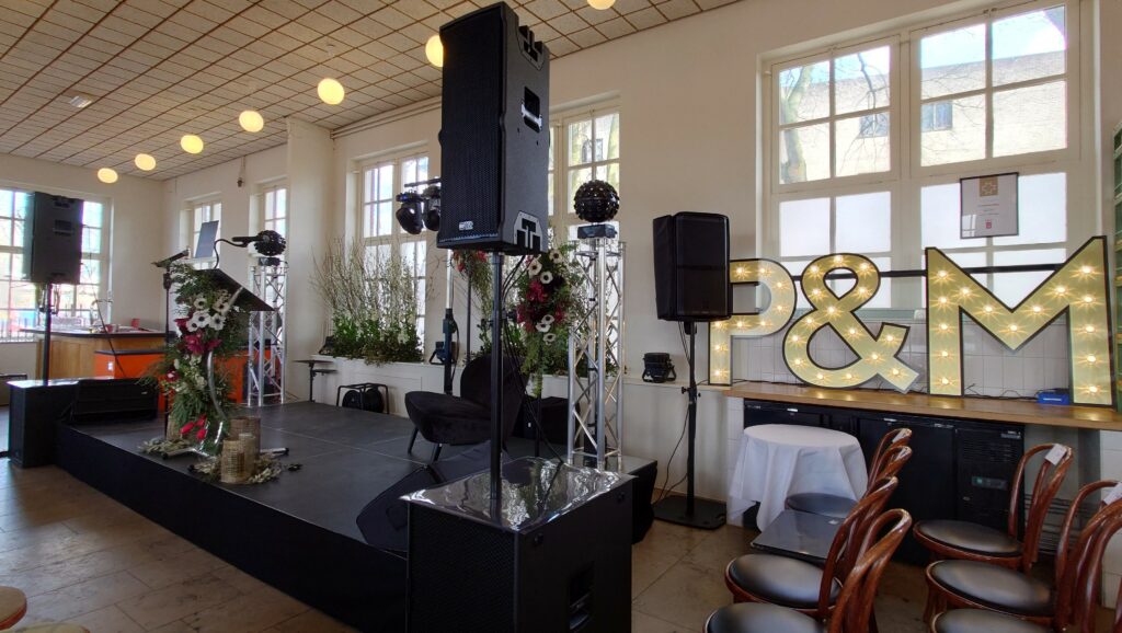 Katheder Podium Audio Sound2Light Bruiloft service podium huren