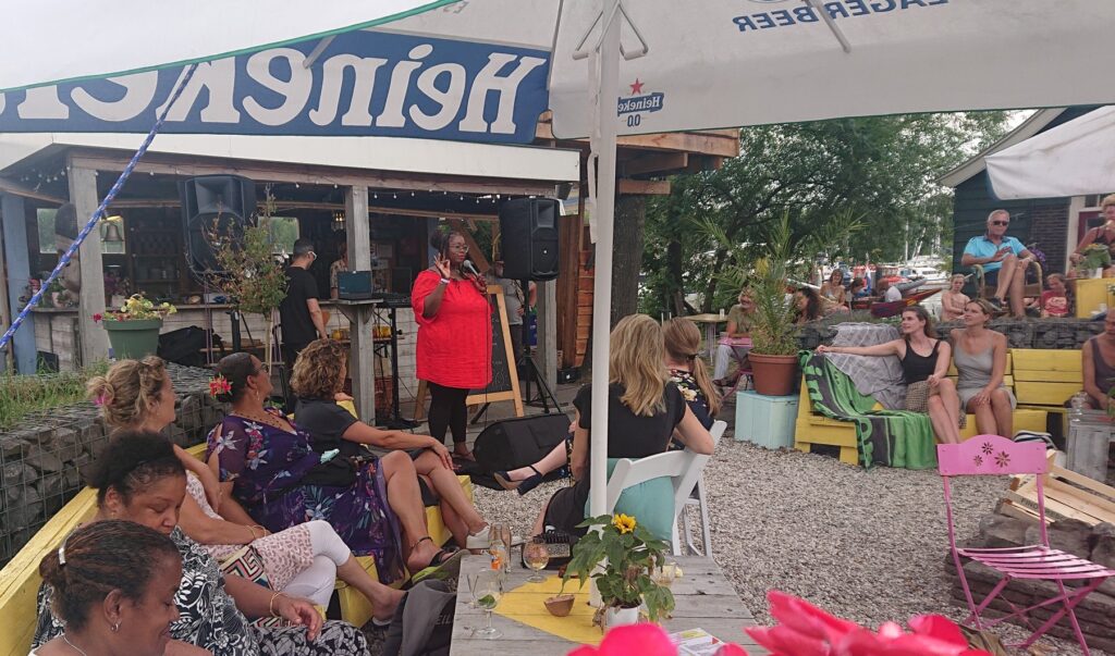 Mandelahuisje optreden Shirma Rous
