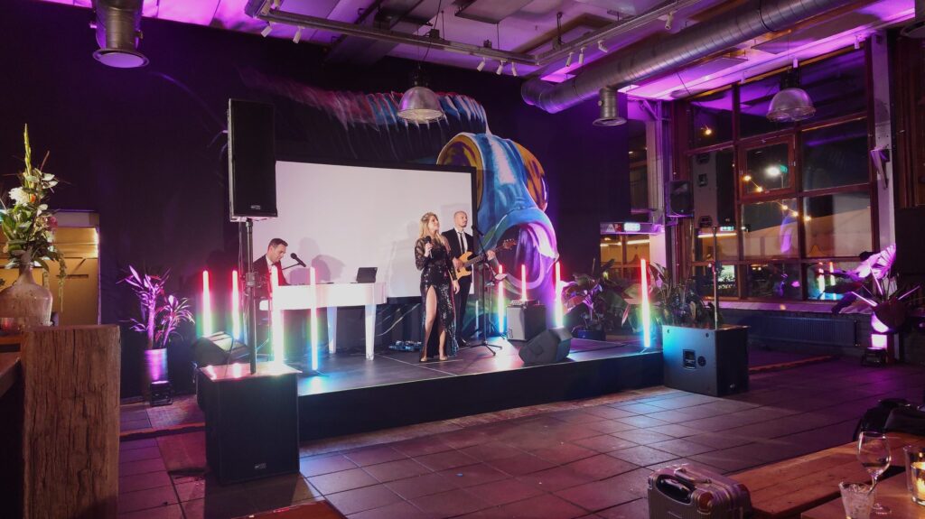 Entertainment Live Band Sound2Light Speakers huren